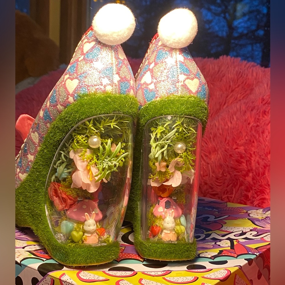 RARE Irregular Choice “Hop 2 It!” Bunny wedges,clear globe heel w/spring scene,9 - Picture 8 of 16